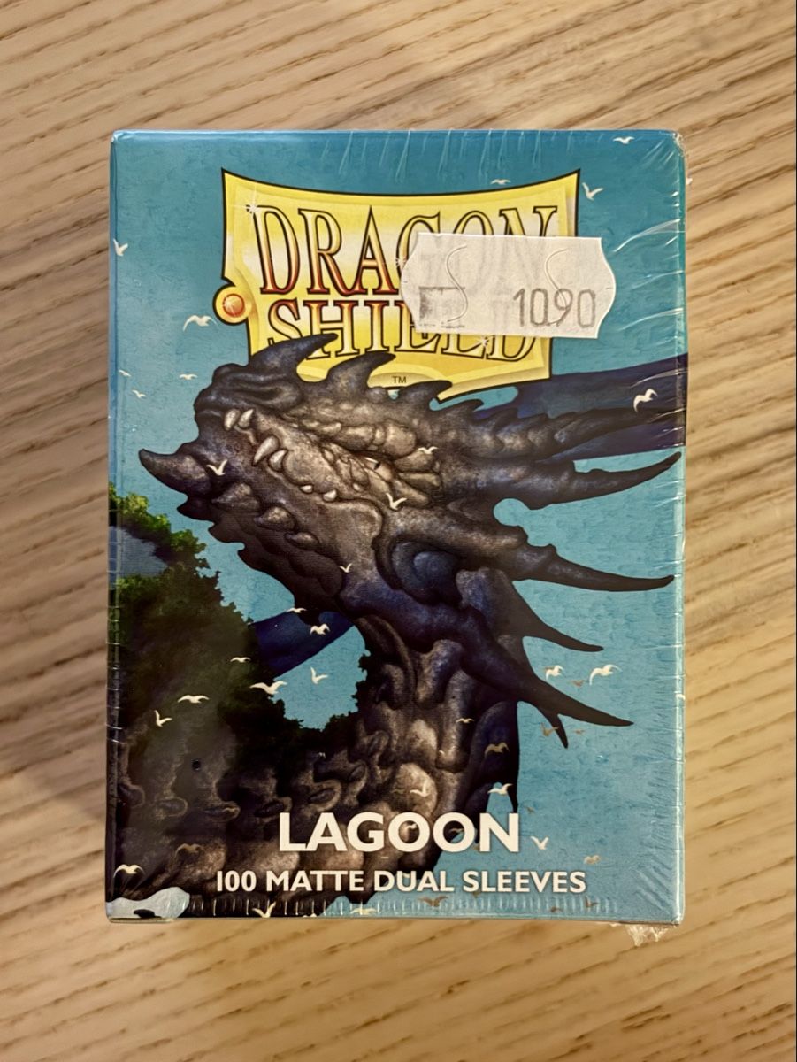 Carte collezionabili: Dragon Shield Lagoon 100 Matte Dual Sleeves – Nuovo e nell'imballaggio originale da Biel/Bienne venduto da CutieCardCollector