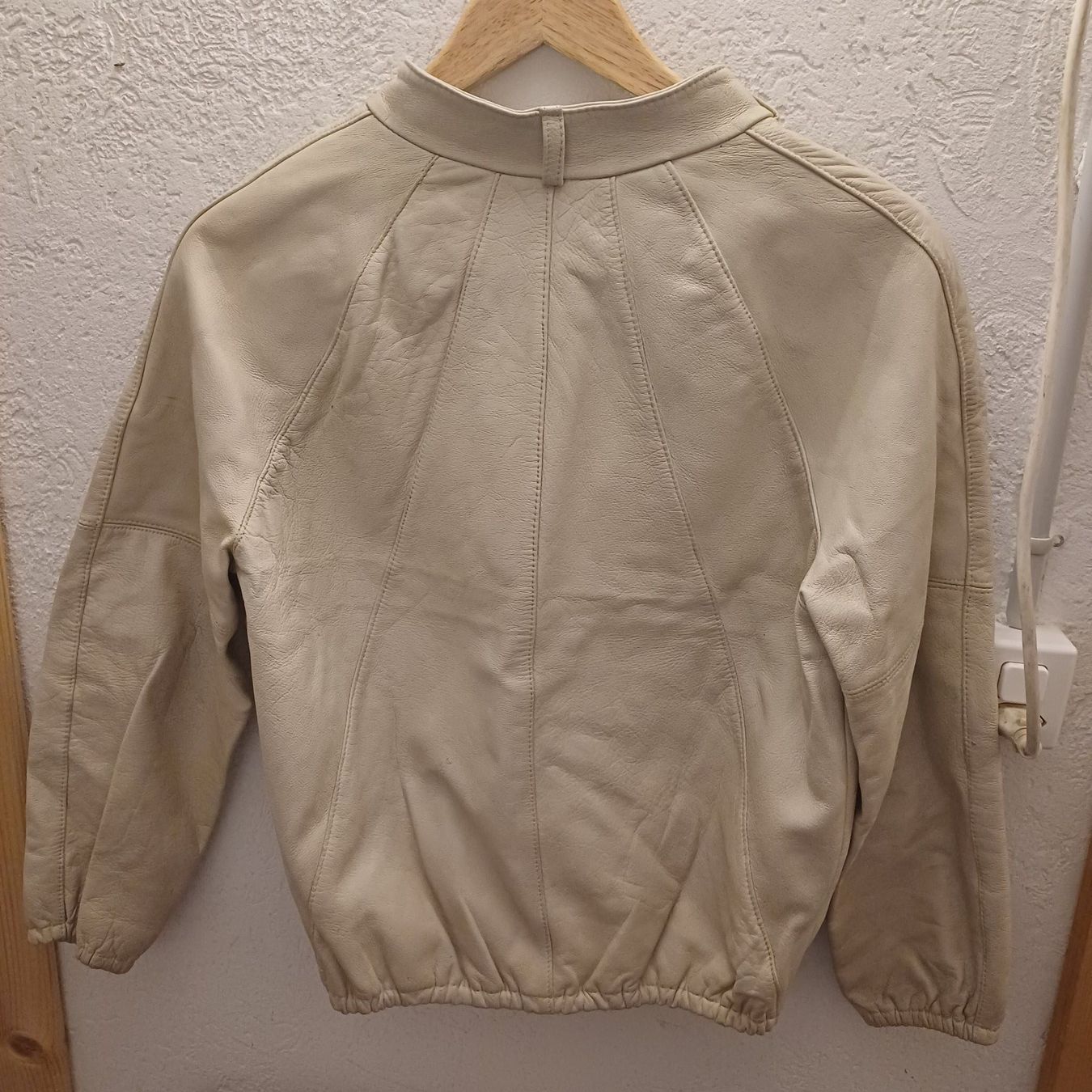 Jacken & Mäntel: Veste cuir pour enfant T152 – Gebraucht aus Villeneuve VD von vog_yc5s 1