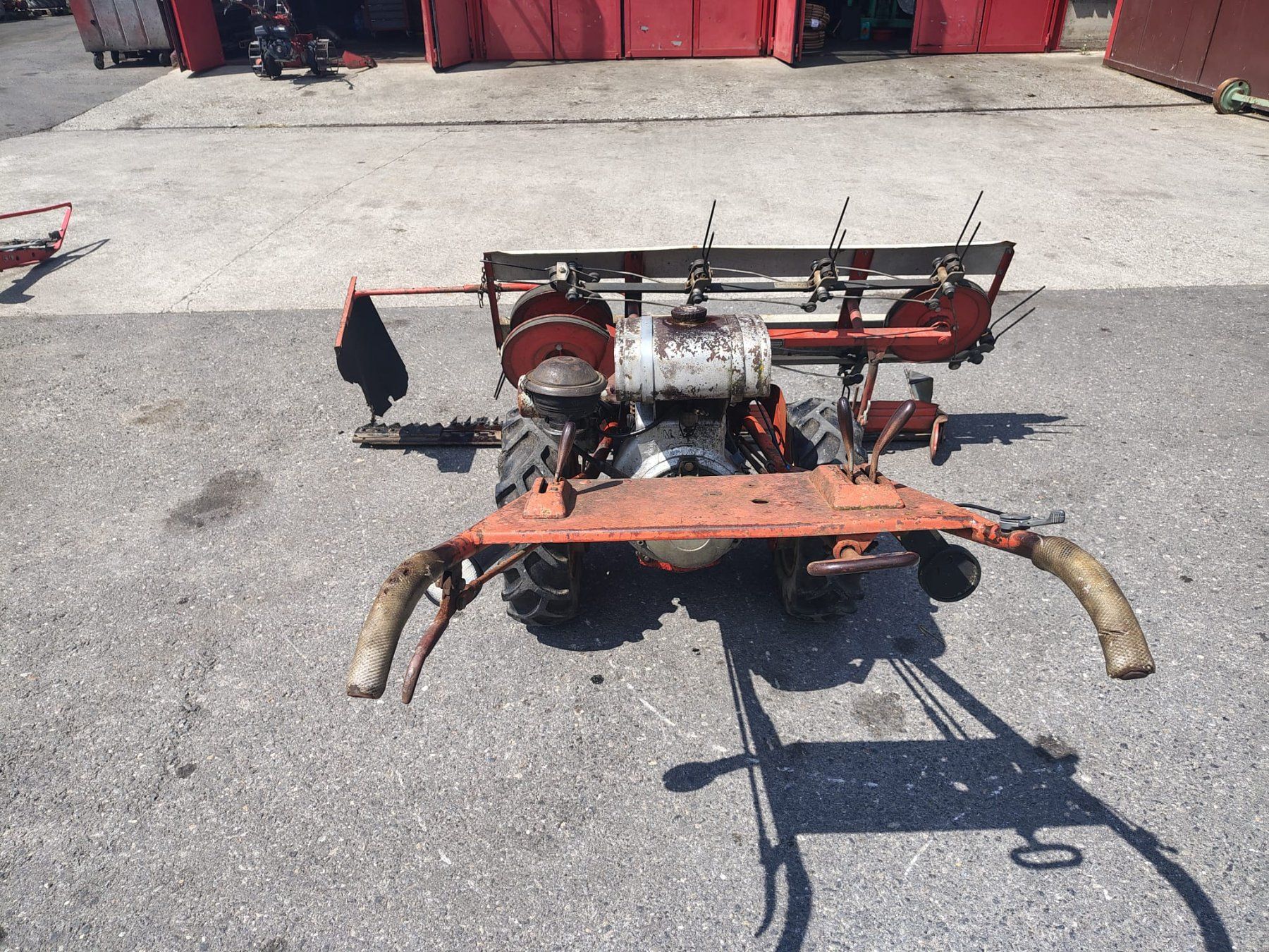 Bucher Tutte le macchine: Bucher Motormäher M700, mit Eingrasung – Usato da Egg SZ venduto da kombi83 3