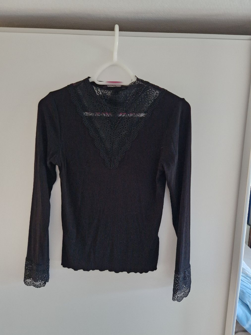 T-Shirts: 2 Spitzenshirts – Neu (gemäss Beschreibung) aus Oberuzwil von f7g_6jyl