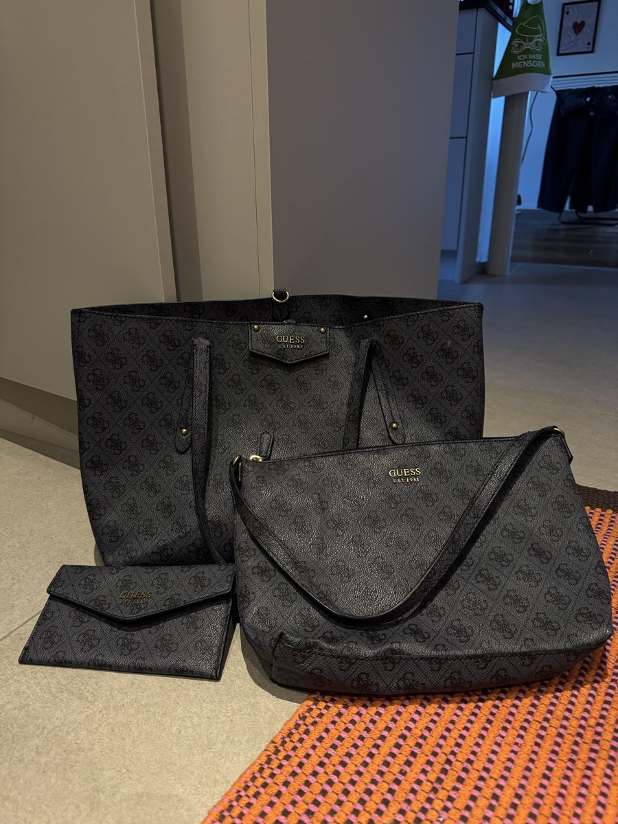 Guess Borse: Guess Bag 3 in 1 – Usato da Roggwil BE venduto da lffcb