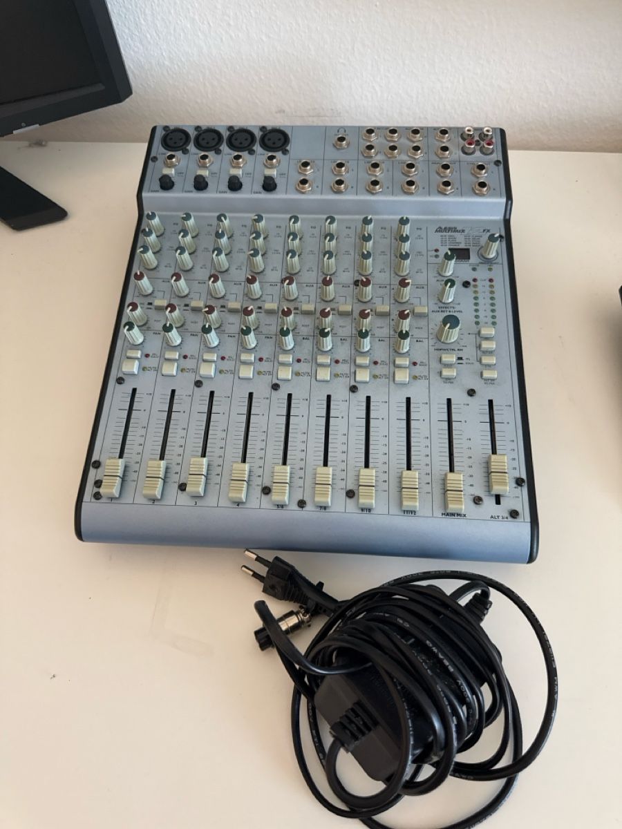 Alesis Console di mixaggio: Alesis Multimix 12 FX Mischpult gebraucht – Usato da Schaffhausen venduto da Italo9