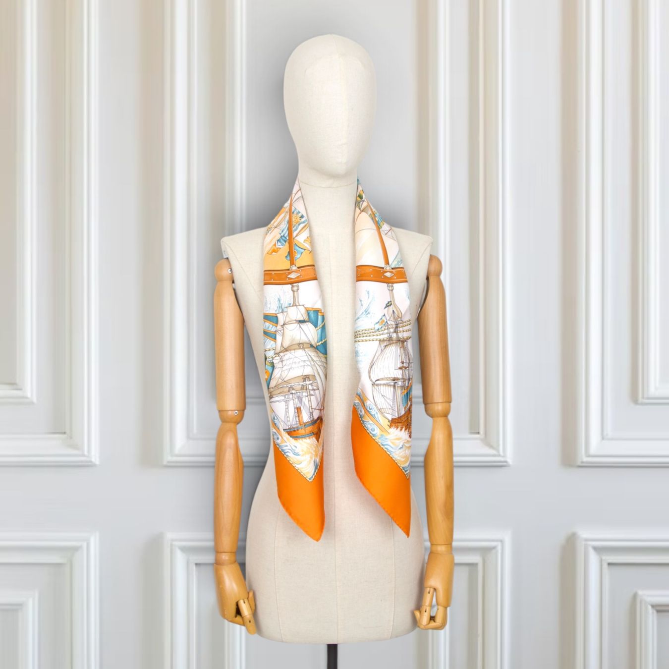 Hermès Foulards, Tücher & Schals: Hermès Carré "Vive le vent" orange – Gebraucht aus Binningen von Designerlabels 3