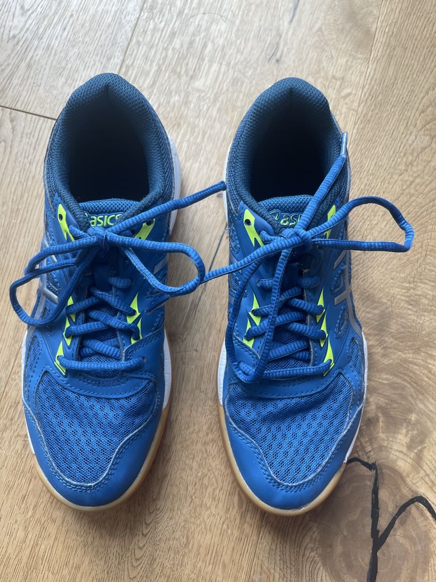 Herrenschuhe: Asics Hallenturnschuh – Gebraucht aus Paspels von Giango33