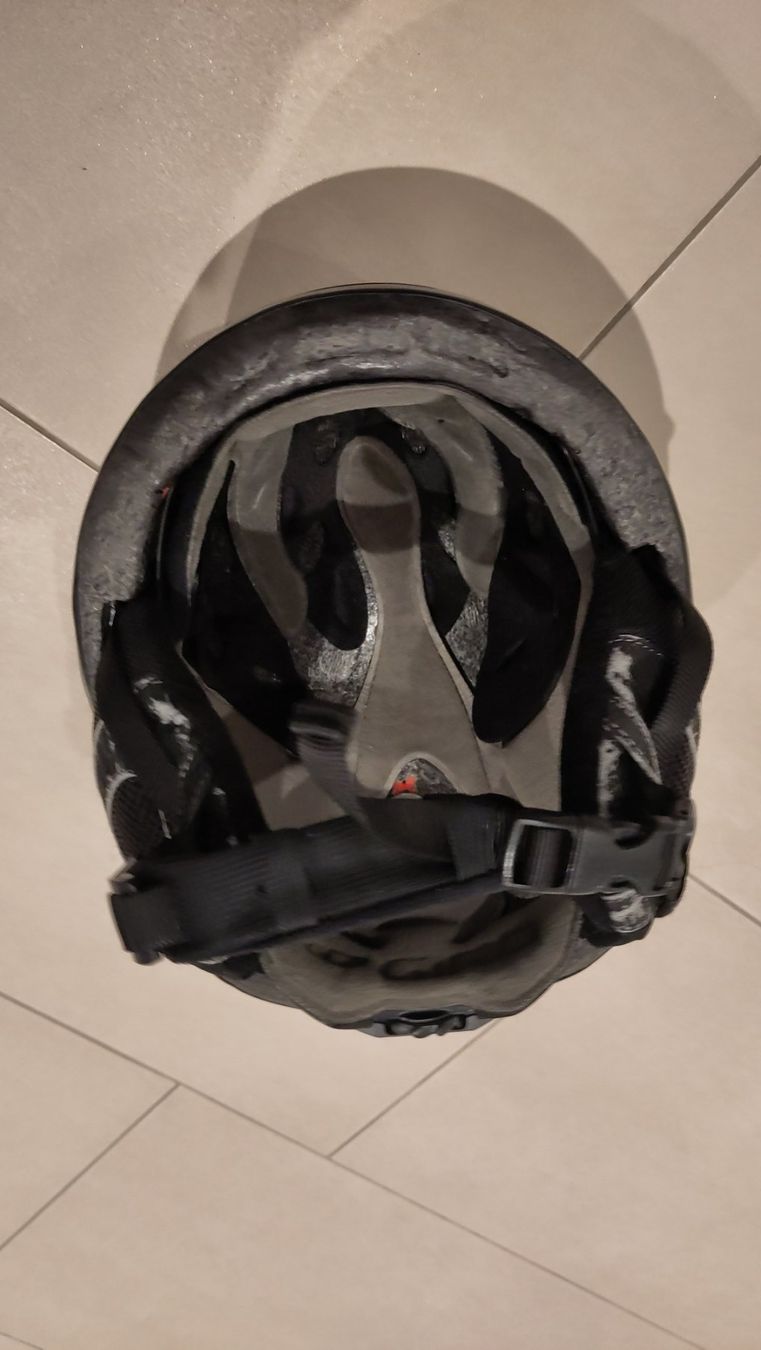 Giro Caschi: Giro Skihelm schwarz – Usato da Mauensee venduto da hen_h9j8 2