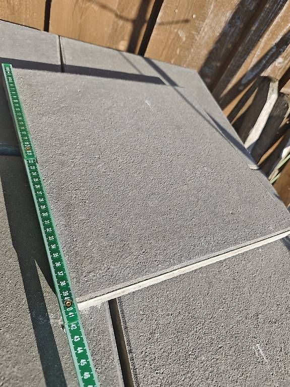 Rivestimenti per pavimenti: Gartenplatten 40x40x3cm 194 Stück – Usato da Ennetmoos venduto da Scheuber88 1