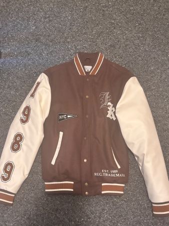 Karl Kani old english block College-Bomberjacke