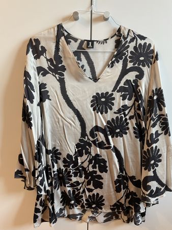 Bluse von One, it. 44, Schweiz M-L, Blumenmuster T