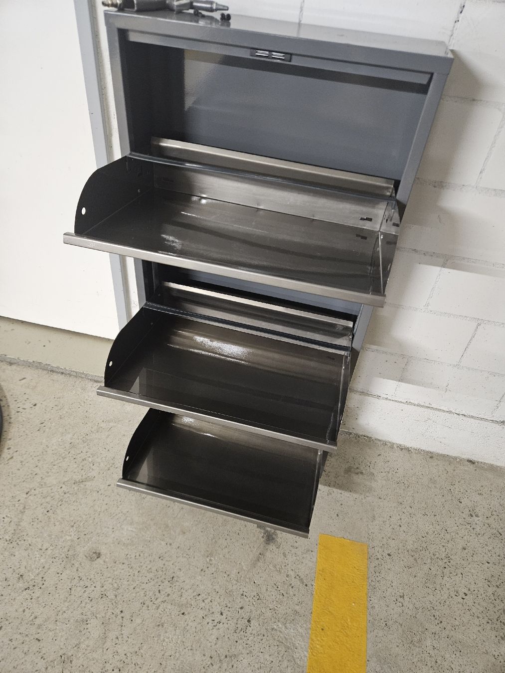 Armadi: Schuhschrank Metall grau 3 Fächer  – Usato da Nürensdorf venduto da romano_a 1