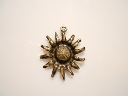 1 Stk. Sonne Messing Schmuckanhänger/Schmuckteil.Twint:Ja.