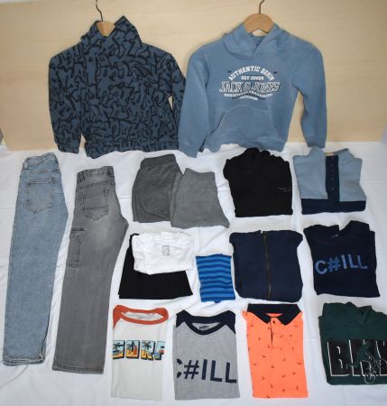 Kleiderpaket Jungen Grösse 134 / 140 Herbst Winter 17 Teile
