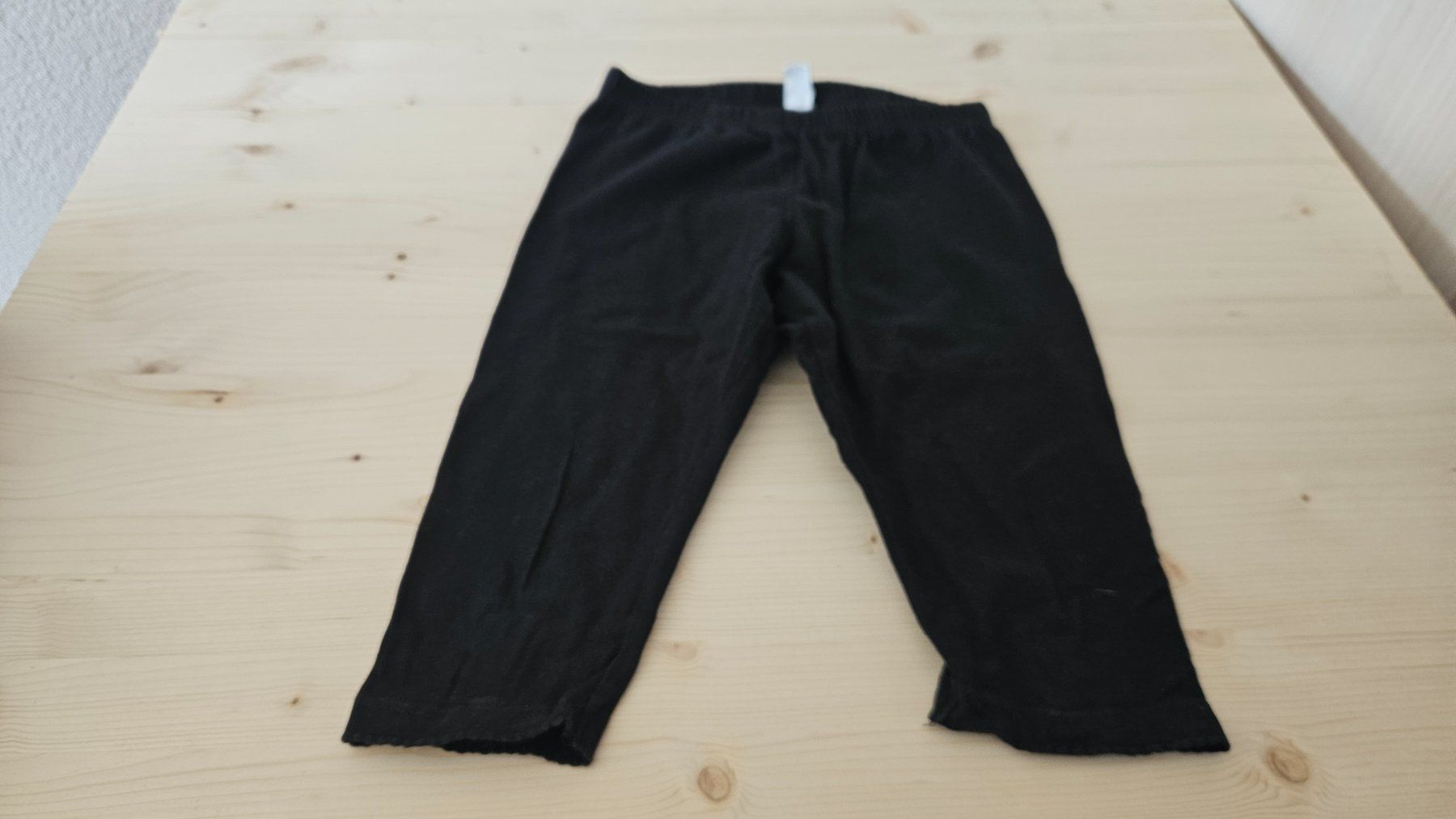 Calze & Collant: Schwarze Mädchen Leggings 3/4 Gr. 122 – Usato da Escholzmatt venduto da _die_Kaempferin
