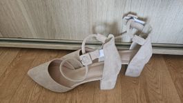 Sommerliche Damenschuhe Gr. 39 beige Sandalen Blockabsatz