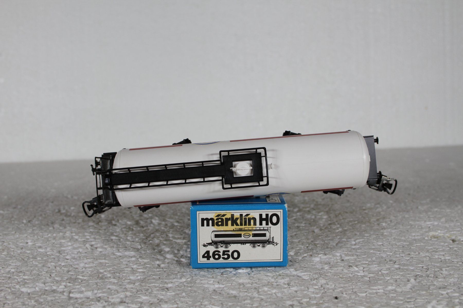 Märklin Modellini di ferrovie: Märklin 4650  DB Esso Kesselwagen – Usato da Triesen venduto da gleis8 4
