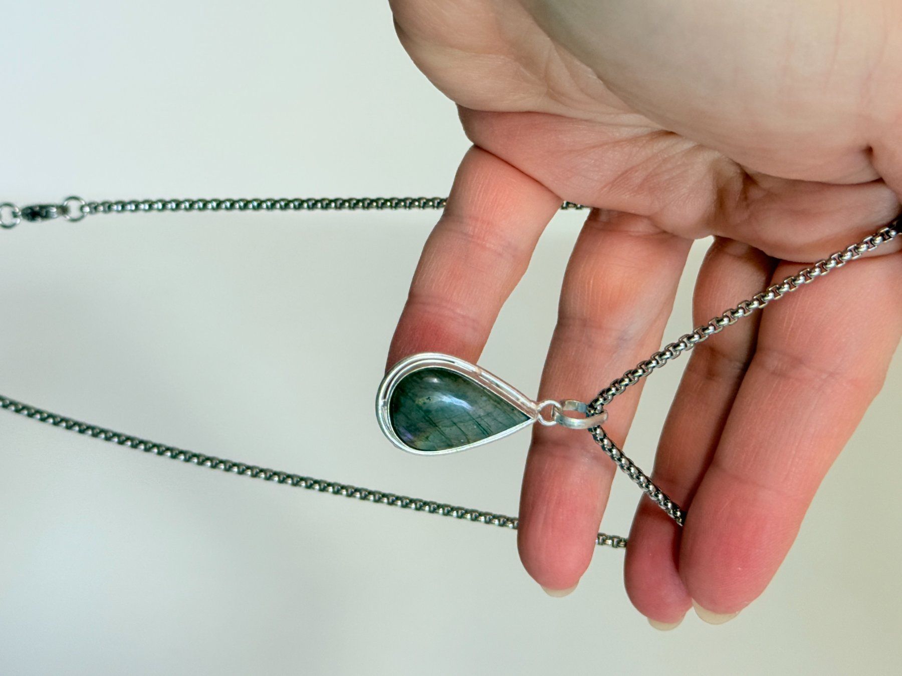 Catenine: Pendentif Larme Labradorite Unique ✨ – Nuovo e nell'imballaggio originale da Genève venduto da AWWA 3