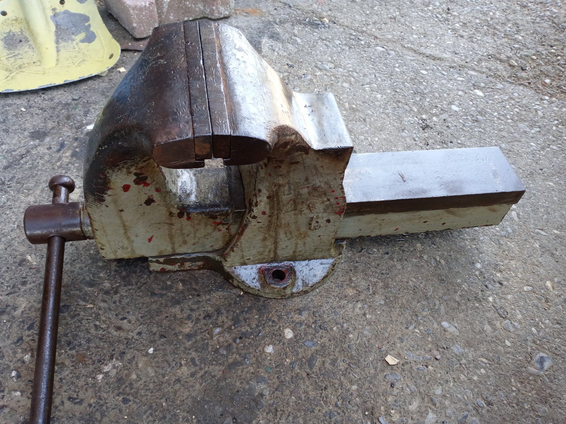 Tutti gli attrezzi: Schraubstock 180mm 25KG – Usato da Prez-vers-Siviriez venduto da Monija70