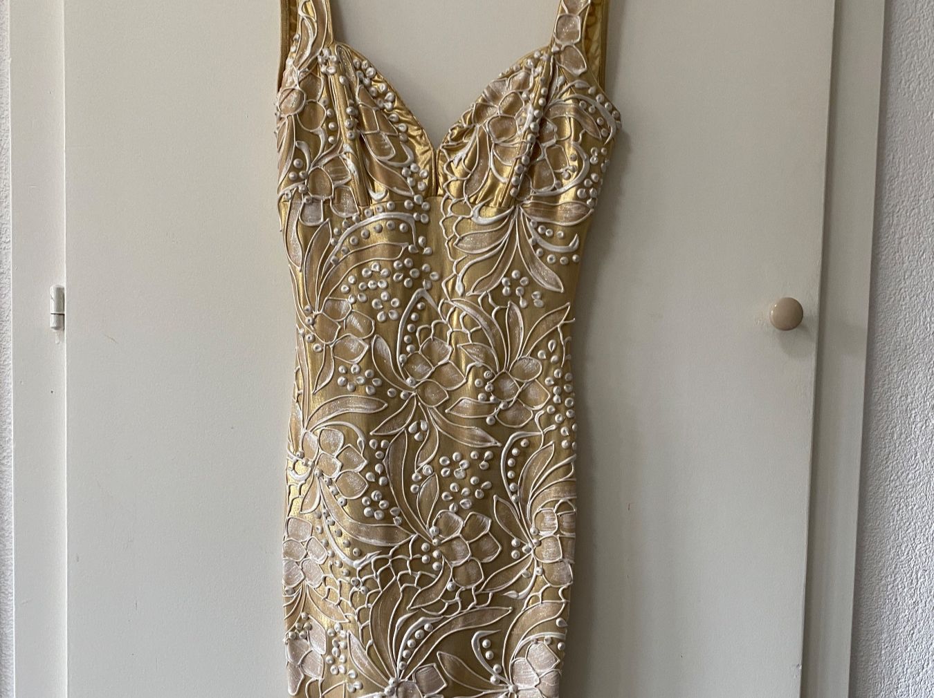 Robes: Robe de soirée dorée – élégante – idéale fêtes taille S/M – D'occasion à Nyon par dar_78qd