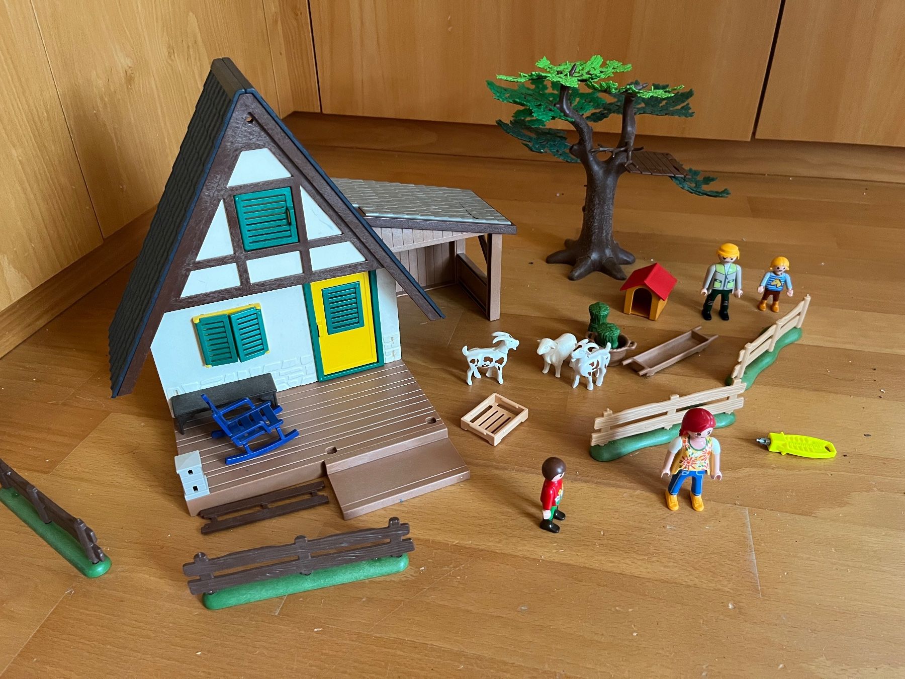 Playmobil Jouets: Playmobil Forsthaus – D'occasion à Goldach par SSRConzept