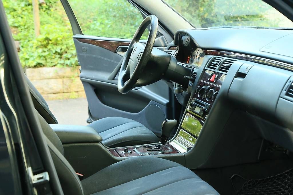 Mercedes-Benz Automobili: E-Klasse w210 Jg2001 – Usato da Basel venduto da jacobian3 2