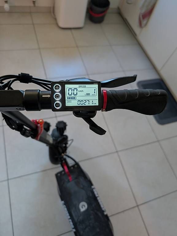 Kickboard: Trotinette Urbanglide E-cross pro 2 – D'occasion à Syens par bar_7b6q