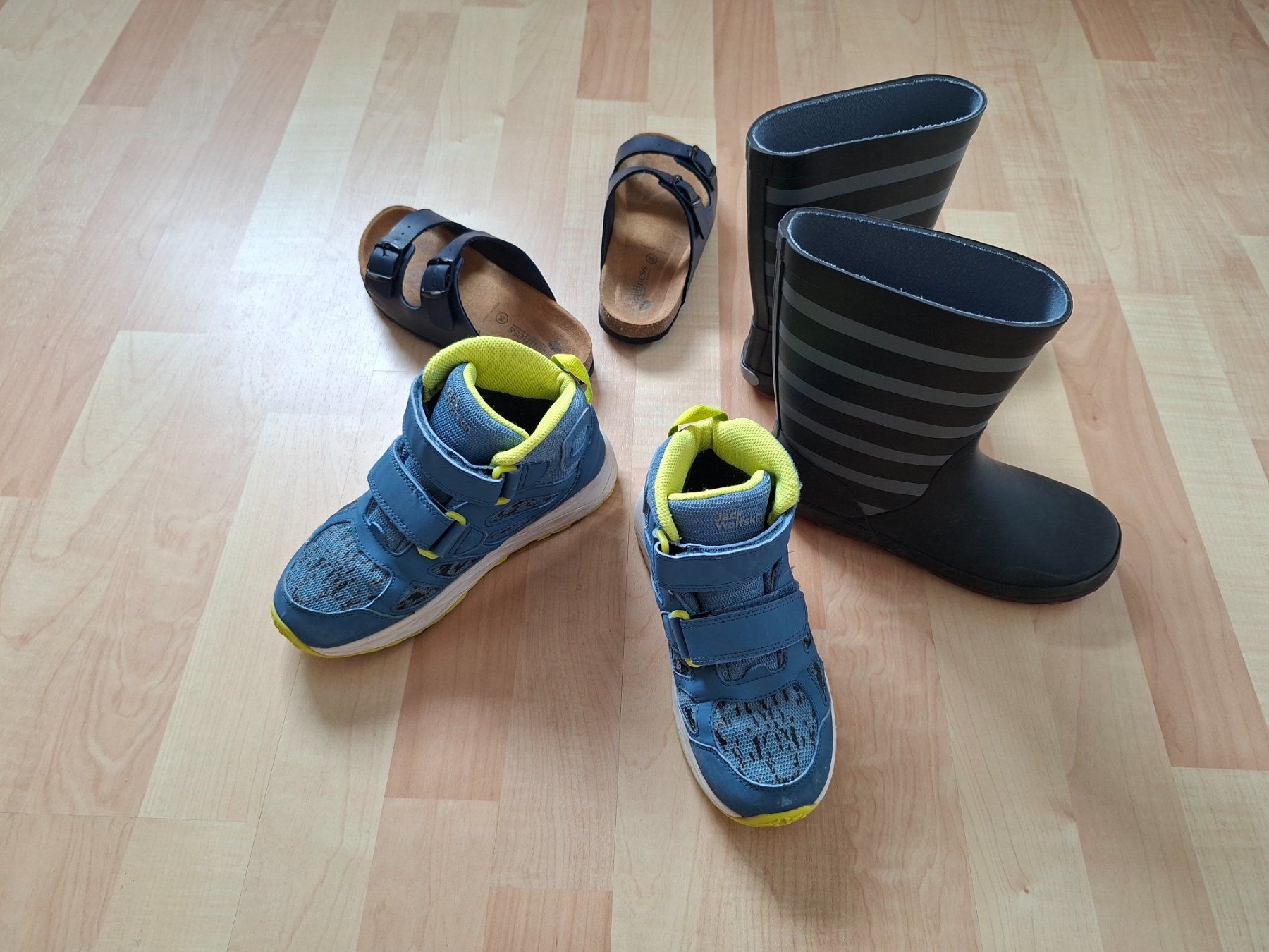 Jack Wolfskin Scarpe per ragazzi: Kinder Schuhpaket Gr 34 – Usato da Niederlenz venduto da ion_gv7d