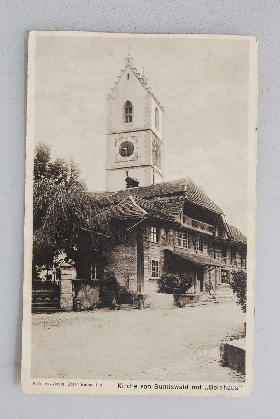 Cartoline postali: AK Kirche von Sumiswald mit Beinhaus – Usato da Rüfenacht BE venduto da Toro06