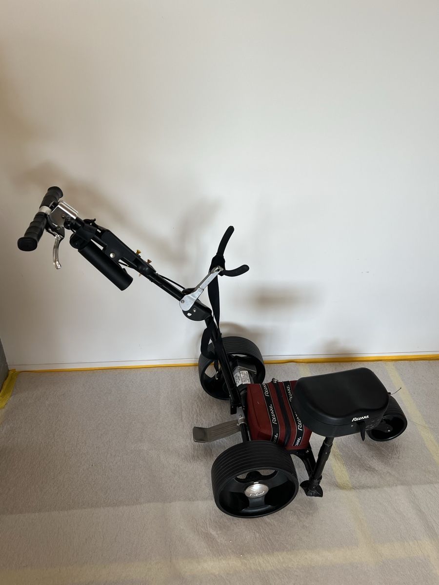 Trolleys: Elekro Golftrolley Relaxt – Gebraucht aus Uznach von j.g.gashi