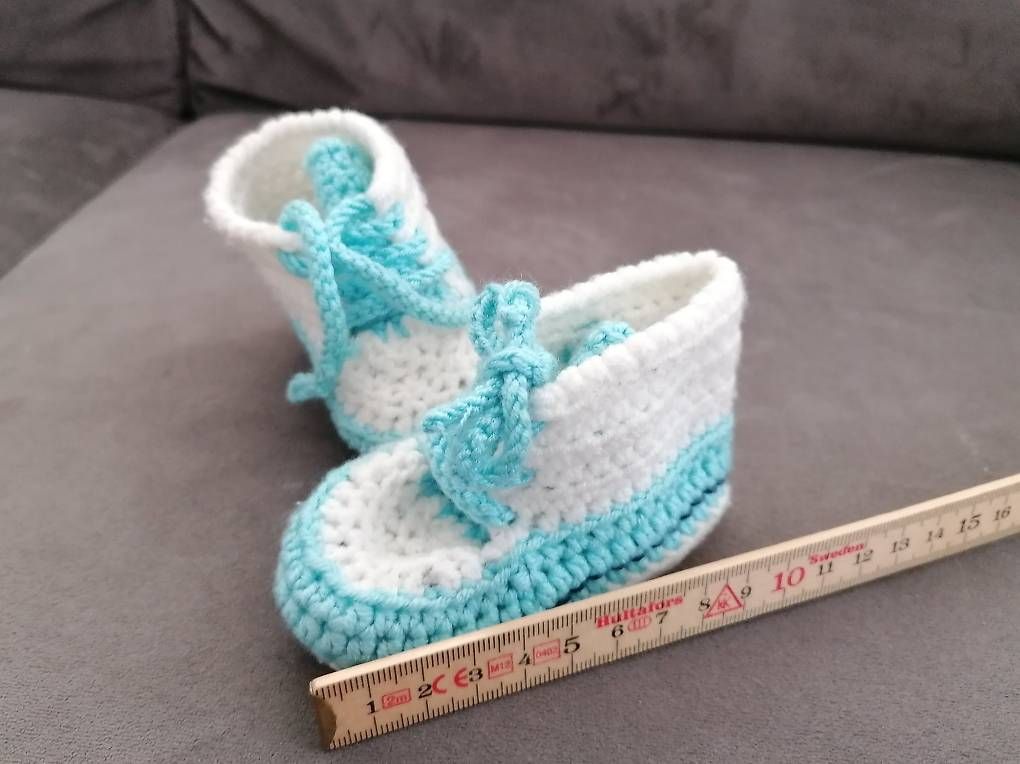 Scarpe per ragazzi: Babyfinken, selbstgehäkelt – Usato da Oberglatt ZH venduto da Chaeferly 2