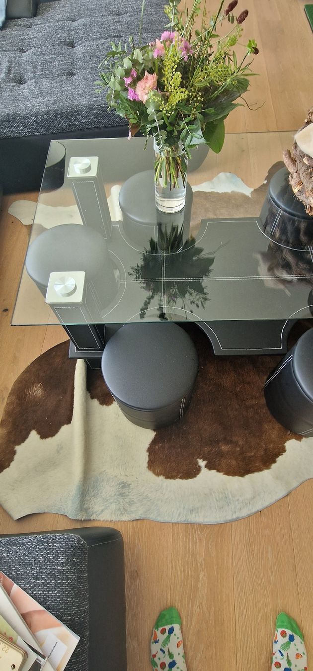 Tavoli: Glas-Couchtisch mit Hockern – Usato da Aeugst am Albis venduto da Reservationsbuch 1