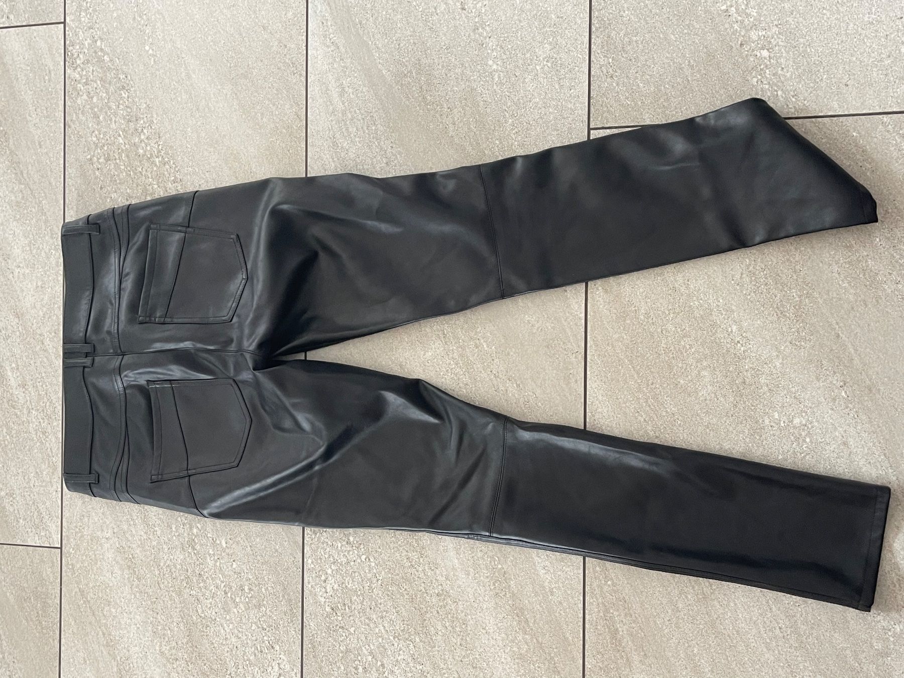Pantaloni: Damen Lederhose – Usato da Vella venduto da Buendnersteinbock 1