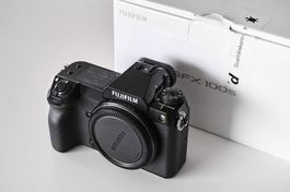 Fujifilm GFX100s + BC-W235 + 1 Patona