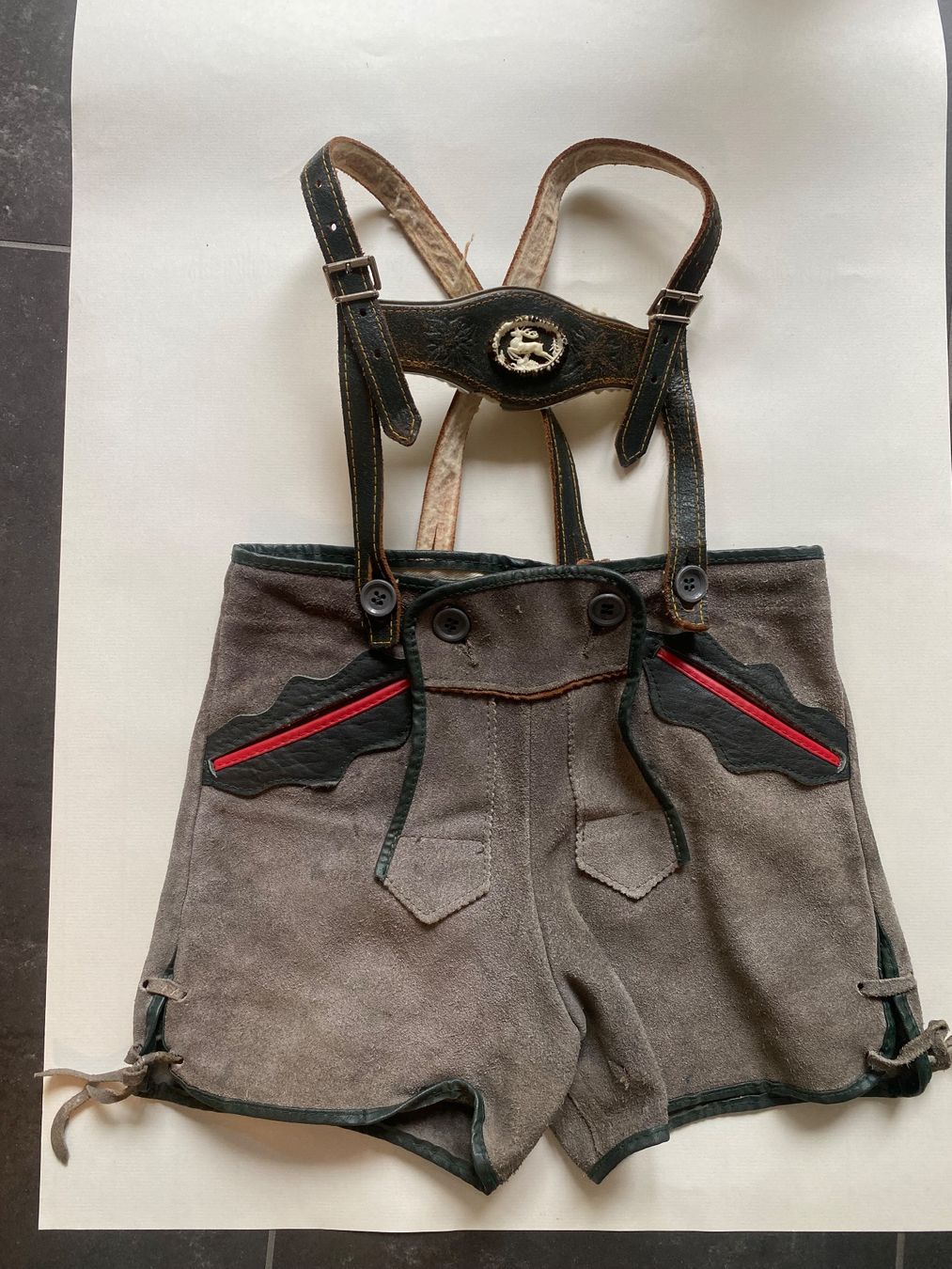 Costumi: Lederhose Oktoberfest Kinder – Usato da Winterthur venduto da Winterthurer123