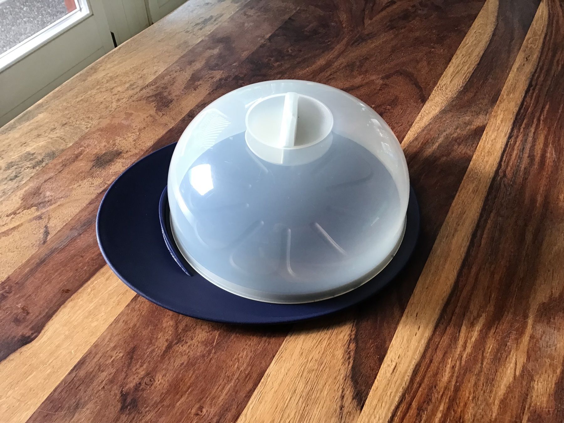 Tupperware Behälter & Ähnliches: Käseglocke Tupperware blau – Gebraucht aus Giswil von Pingu109 1
