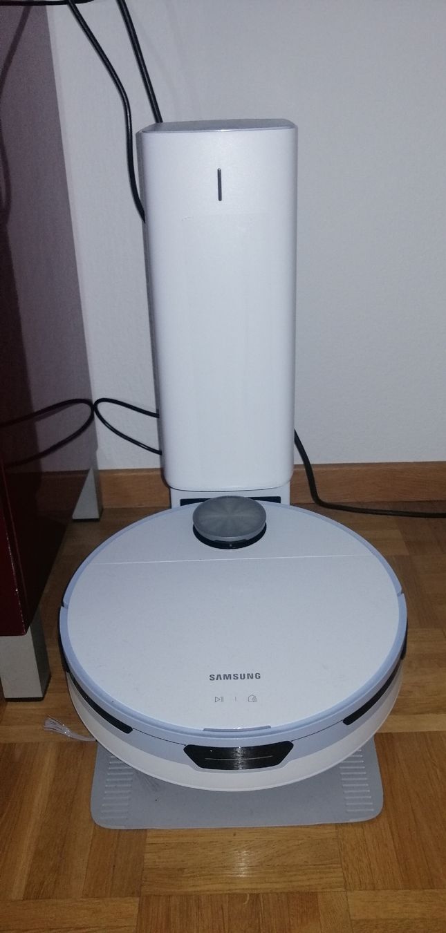 Samsung Aspirapolveri & Accessori: Samsung Saugroboter mit Absaugstation Jet Bot+ VR30T85 – Nuovo (secondo la descrizione) da Kriens venduto da Caroline_Schweiz 1