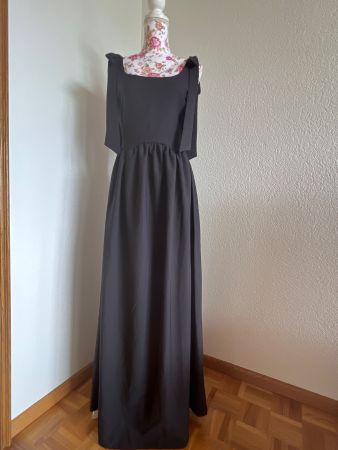 Elegantes Schwarzes Maxilänge mit Schleifen Grösse 36 NEU
