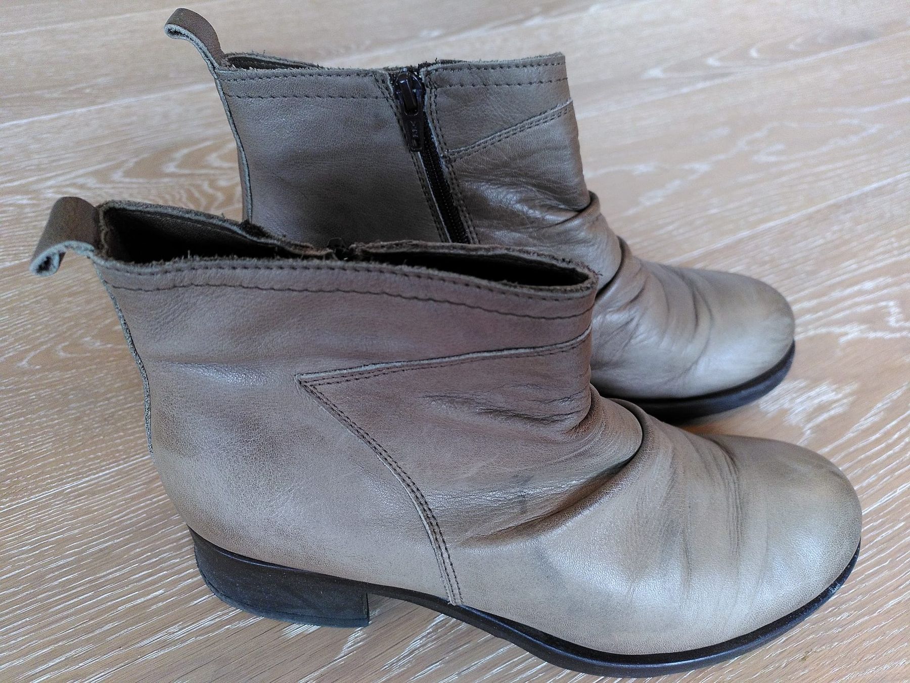 Damenschuhe: Graue Leder Stiefeletten Grösse 39 – Gebraucht aus Lugano von fab_h5r2