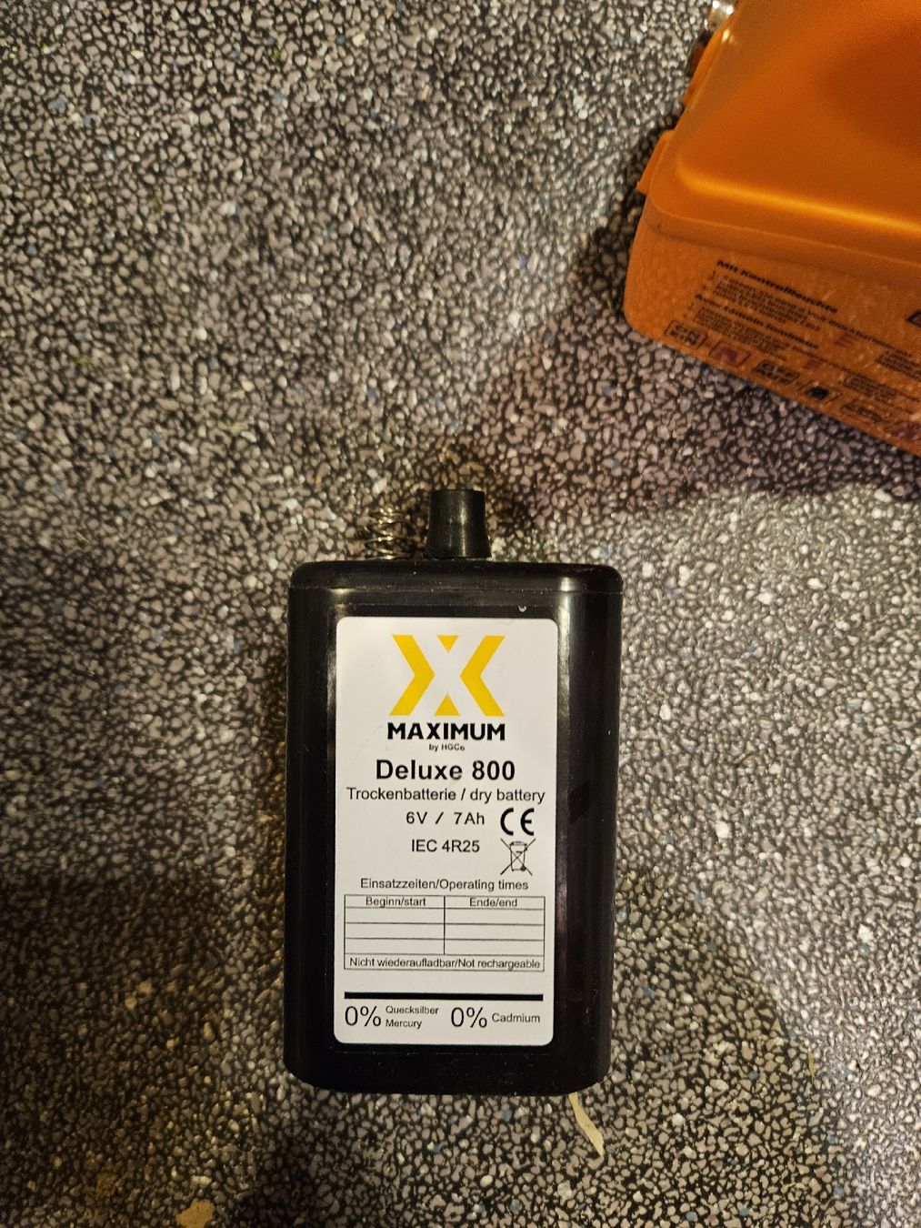 Lampade: Asphalt Warnleuchte mit Batterie , wenig benutzt. – Usato da Schaffhausen venduto da GreenApple212 3
