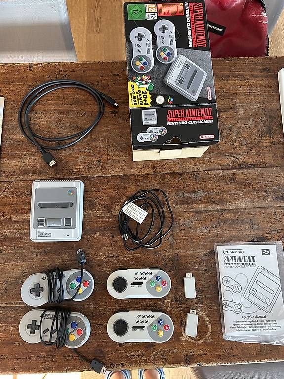 Nintendo Console: Nintendo SNES MINI + manopole wireless – Usato da Bellinzona venduto da Yoichi