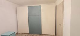 Kleiderschrank mit 3 Schiebetüren in top Zustand