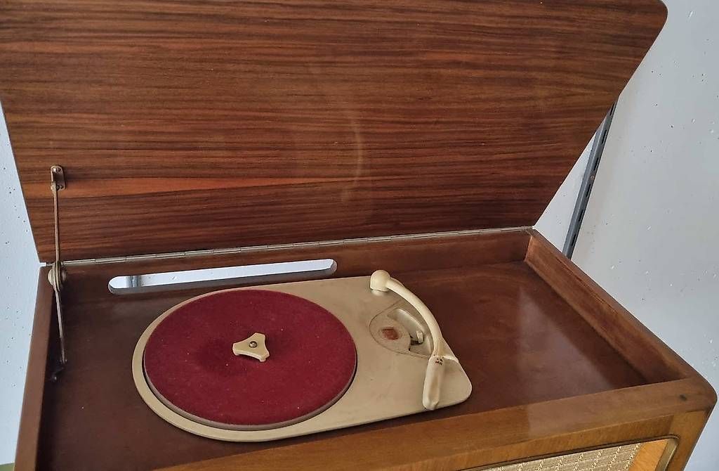 Radio: Radio vintage – Usato da La Chaux-de-Fonds venduto da RICAMAW 3