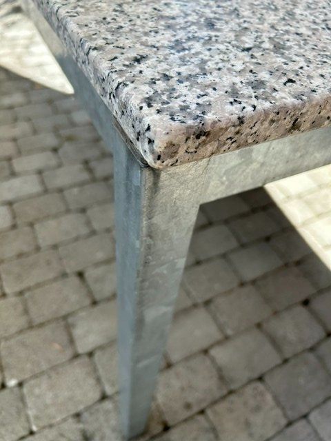 Tische: Granit-Gartentisch – Gebraucht aus Grosshöchstetten von gordes10 5