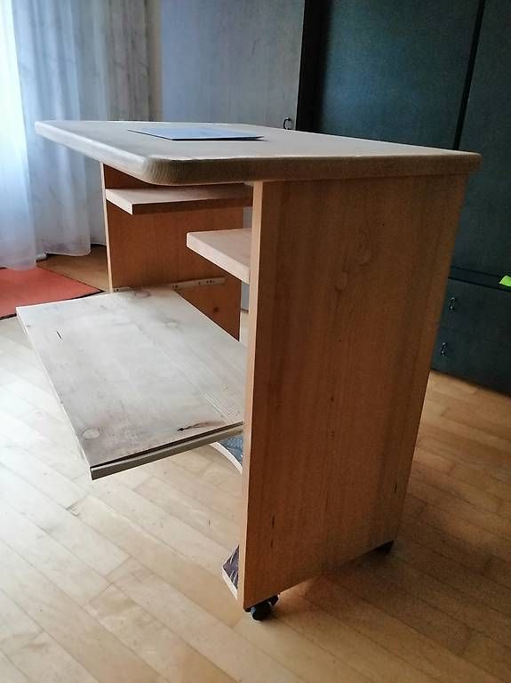 Altri mobili: Handgefertigtes Computermöbel aus Holz – Usato da Interlaken venduto da Fontana069 2