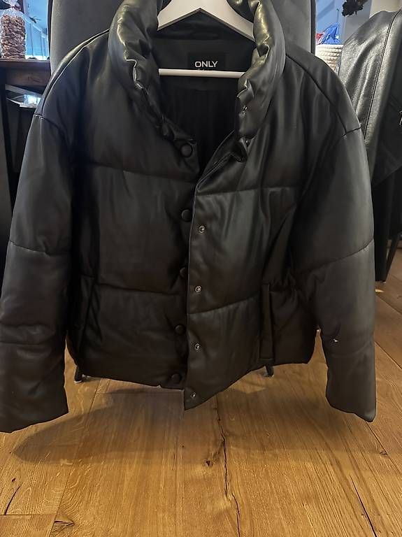 Giacche: Only Bomber Leder Jacke grösse L – Usato da bätterkinden venduto da jos_895n 1