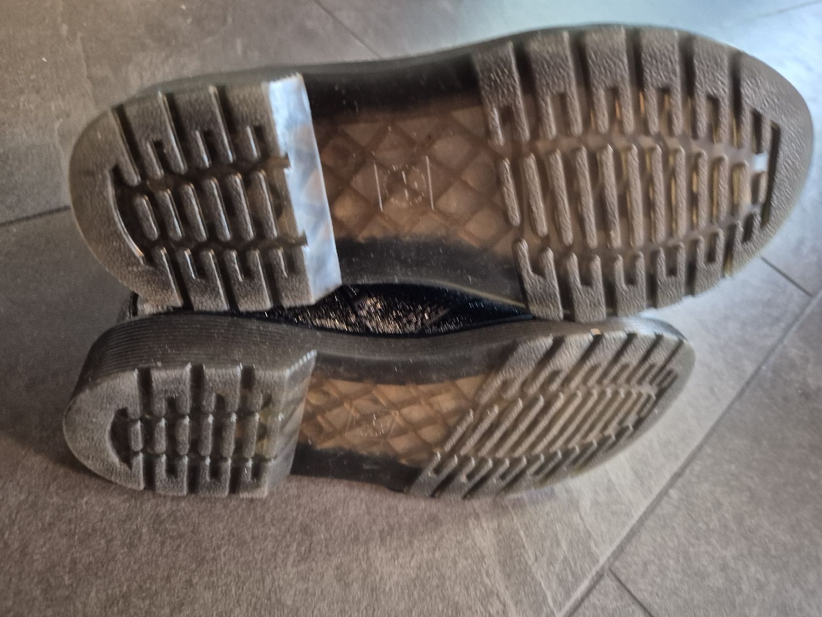 Dr. Martens Scarpe per ragazze: Neue glitzernde Dr. Martens Grösse 35 – Nuovo (secondo la descrizione) da Münchenstein venduto da molinarina 3