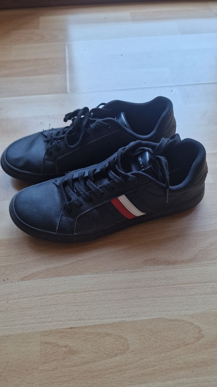 Tommy Hilfiger Herrenschuhe: Tommy Hilfiger Schuhe 43 – Gebraucht aus Rossura von AlessandroZ. 1
