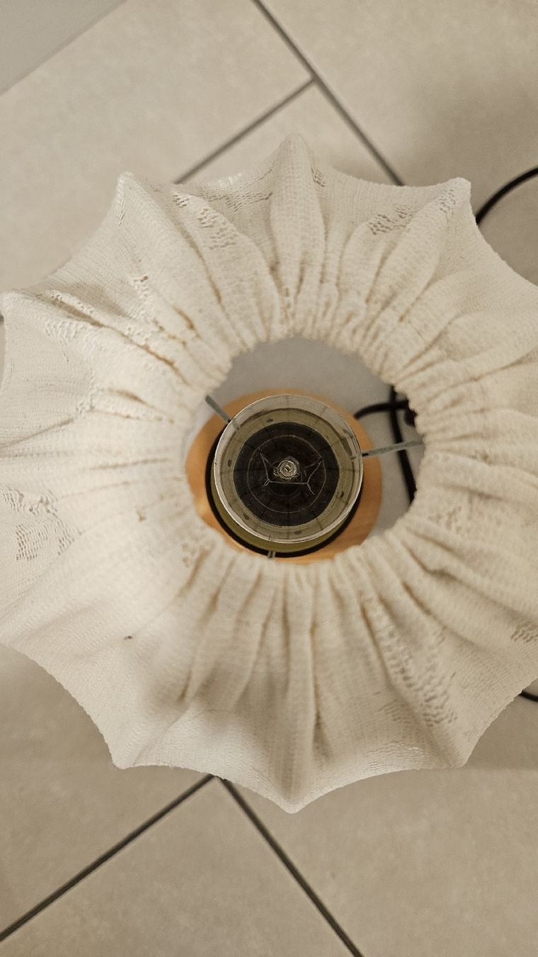 Lampes: Lampe Stoffschirm beige mit Blumenmuster – D'occasion à Schaan par car_wrv2 4