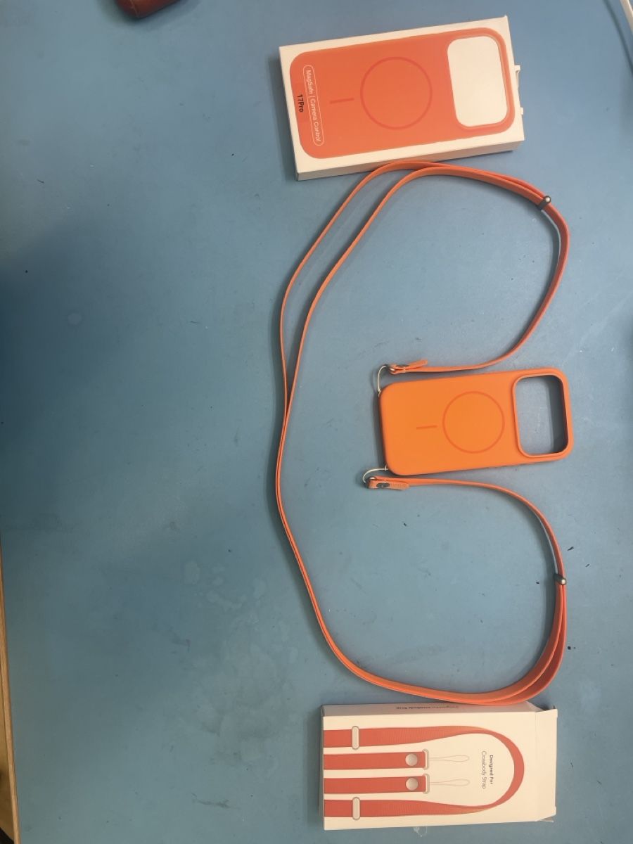 Cover & Protezioni schermo: Iphone 17 pro Hülle mit Crossbody Strap – Nuovo e nell'imballaggio originale da bern venduto da reptechnic