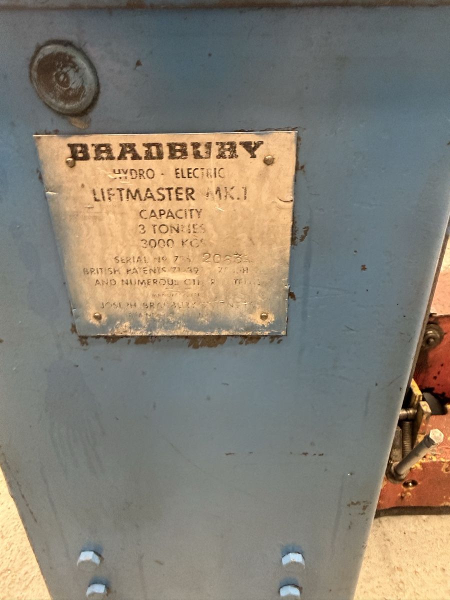 Hebebühne & Wagenheber: 4 Säulen Hebebühne – Gebraucht aus Stetten AG von Rennhard94 1