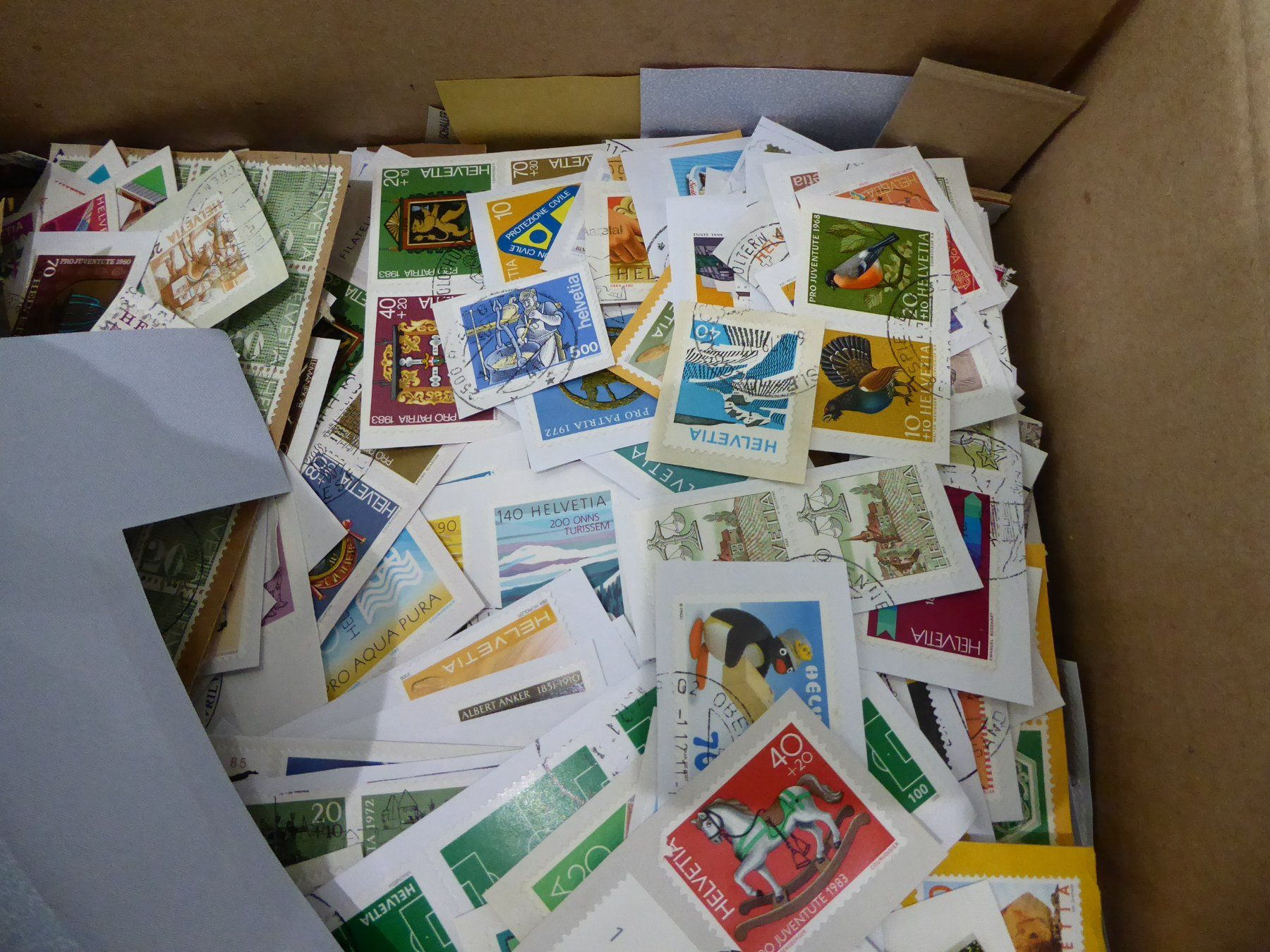 Tutti i francobolli: Interessanter Posten Schweiz auf Papier – Usato da Rothrist venduto da swisstools 4