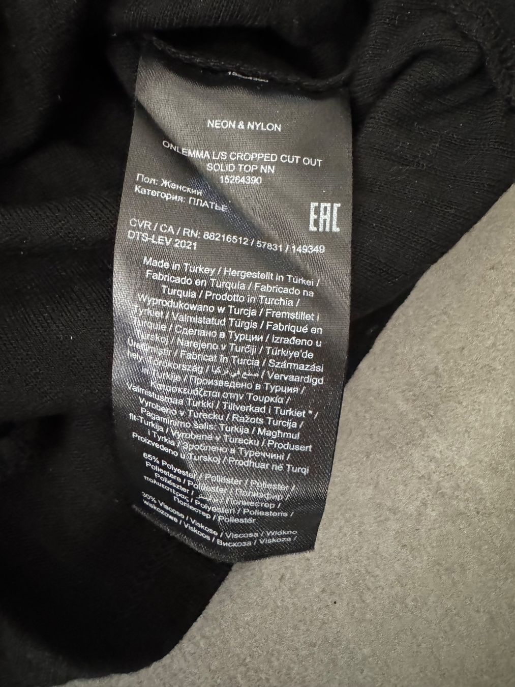 Only Maglioni & Felpe: ONLY Langarmshirt schwarz gerippt mit Bindebändern Grösse M – Usato da Frick venduto da Cirilla 6